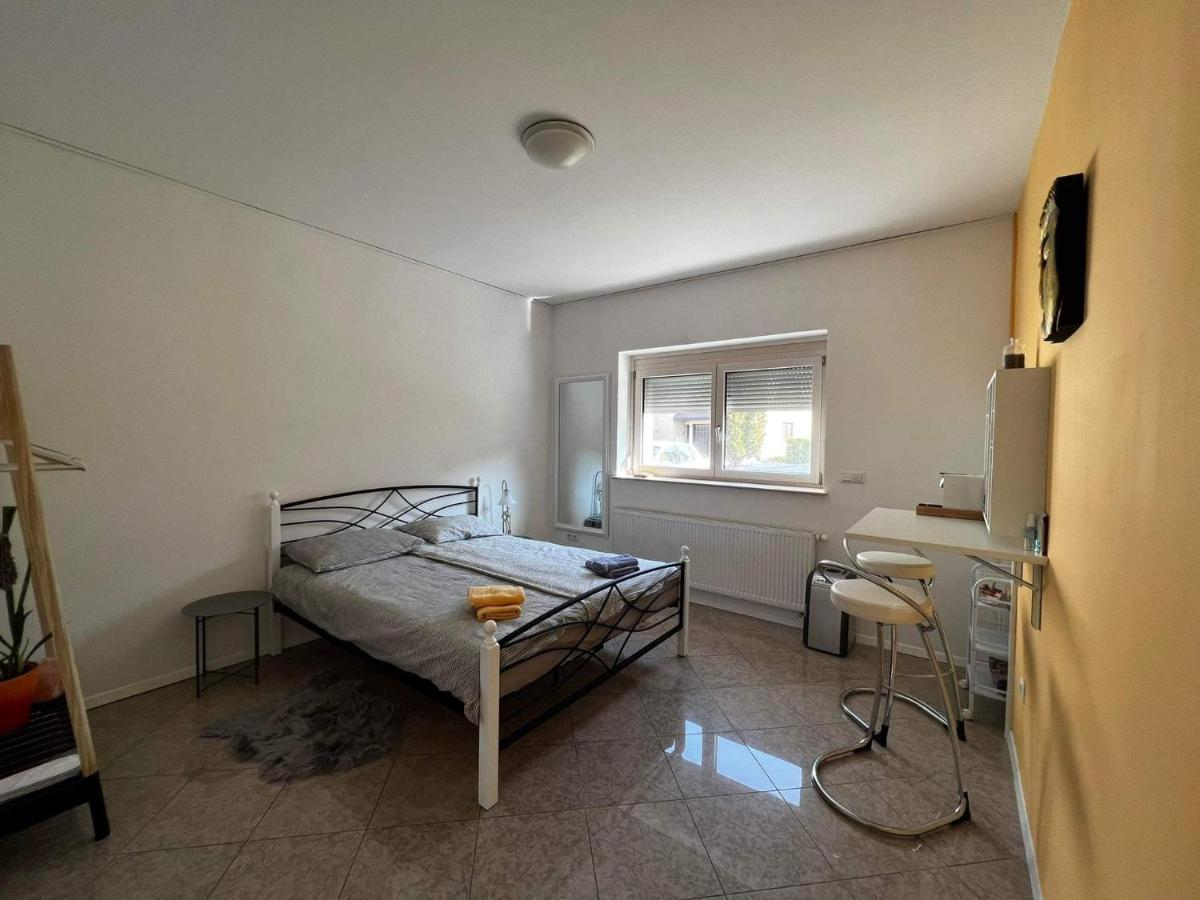 Bed And Breakfast Swallow Trzin Buitenkant foto